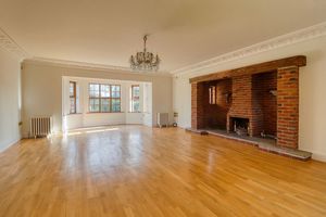 Lounge- click for photo gallery